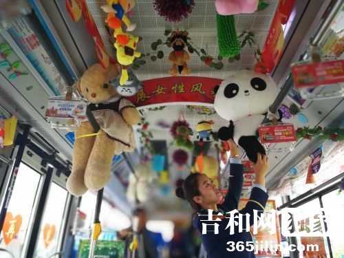 李硕和她的布娃娃主题车厢 东亚经贸新闻记者 王振东